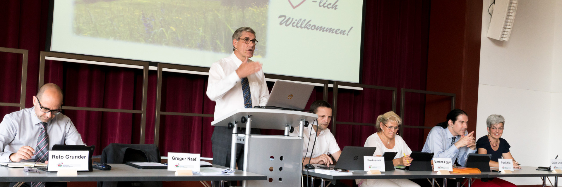 Gemeindeammann Gregor Naef spricht an der Gemeindeversammlung vom 19. Juni 2018